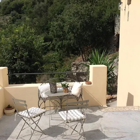 Lacrema לינה וארוחת בוקר פינאלה ליגורה